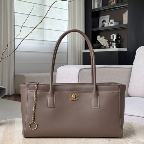 샤넬 Chanel Leather Tote Bag Taupe
