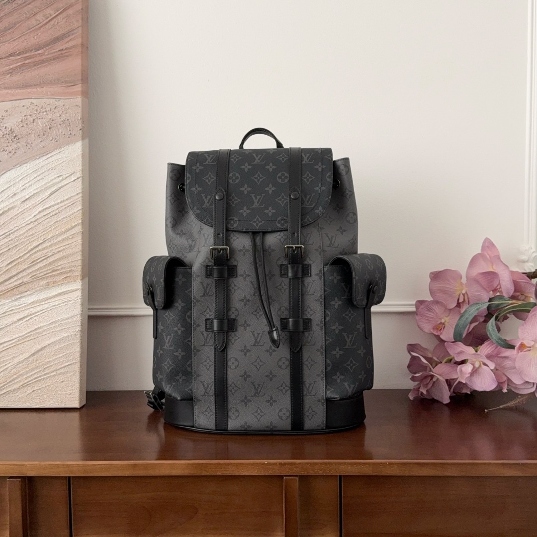 루이비통 Louis Vuitton Christopher MM Backpack in Grey Monogram Canvas