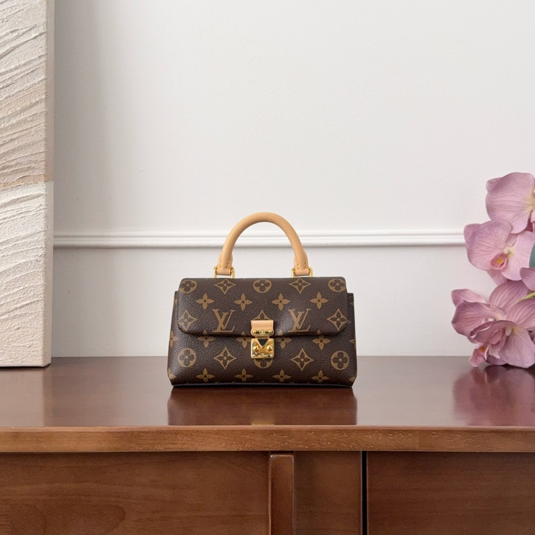 루이비통 Louis Vuitton Madeleine BB Monogram Handbag — Cognac Brown