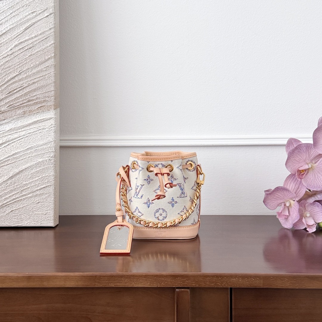 루이비통 Louis Vuitton Nano Noé Bucket Bag in White Multicolor Monogram