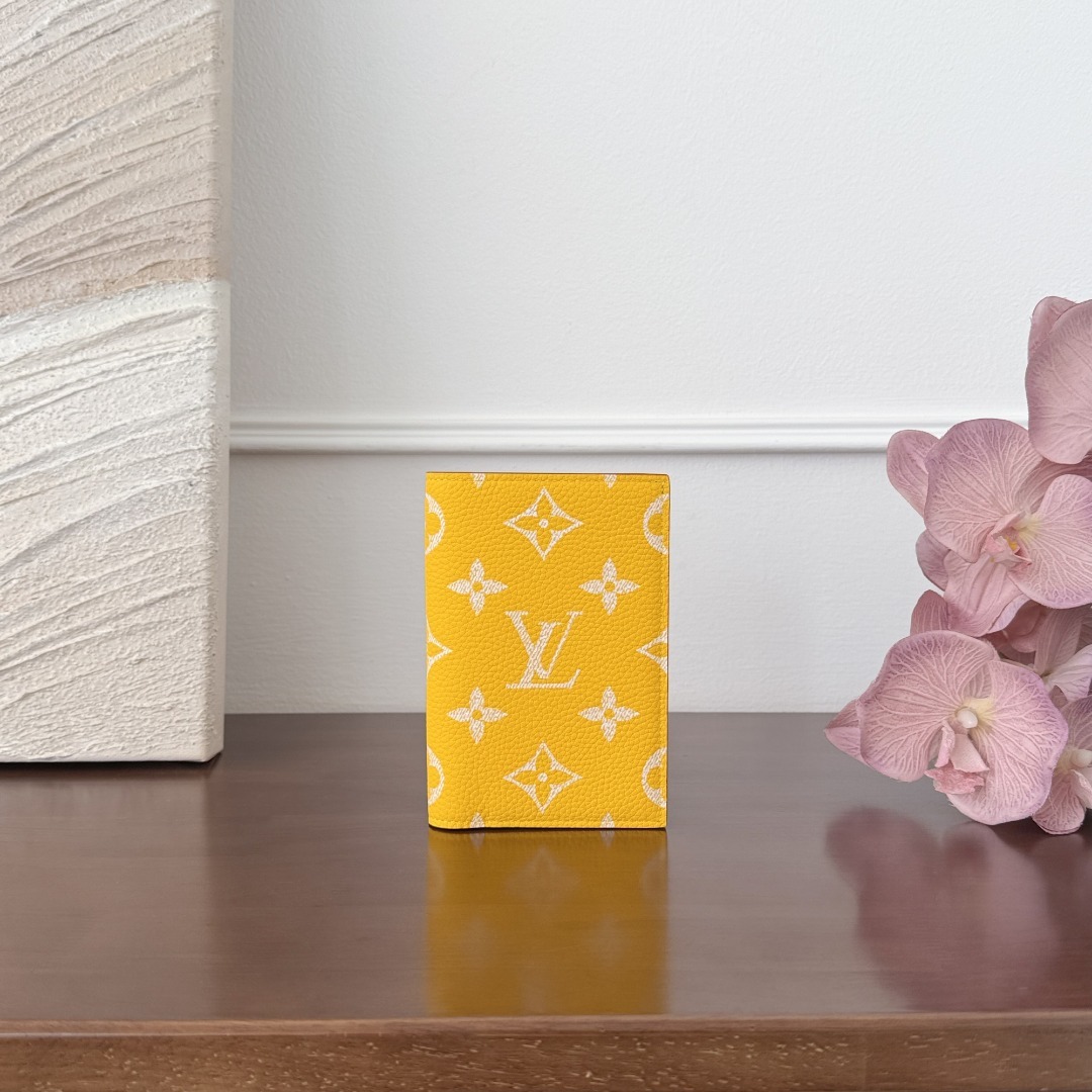 루이비통 Louis Vuitton Monogram Heritage Card Holder, Saffron Yellow