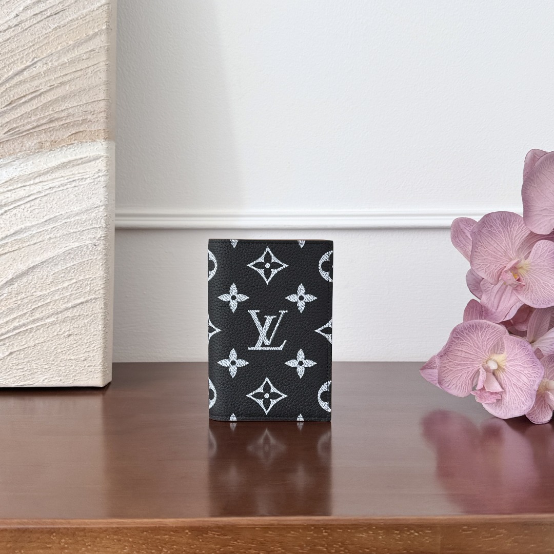 루이비통 Louis Vuitton Monogram Eclipse Card Holder, Black