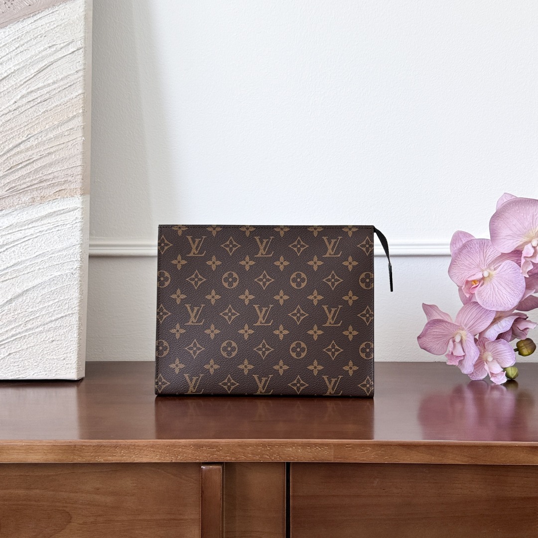 루이비통 Louis Vuitton Pochette Voyage MM Monogram Clutch - Brown