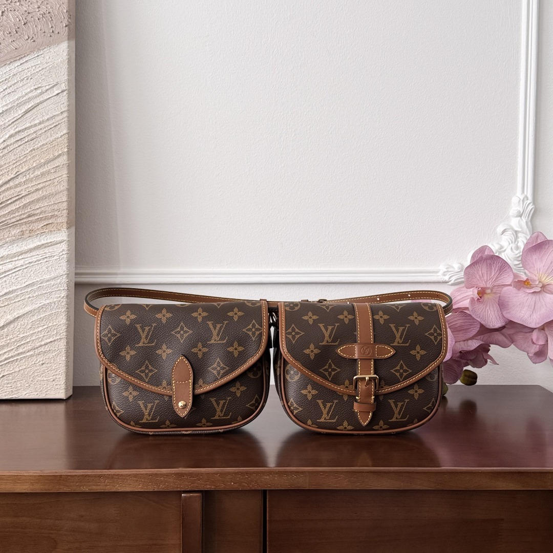 루이비통 Louis Vuitton Saumur Monogram Canvas Shoulder Bag Brown