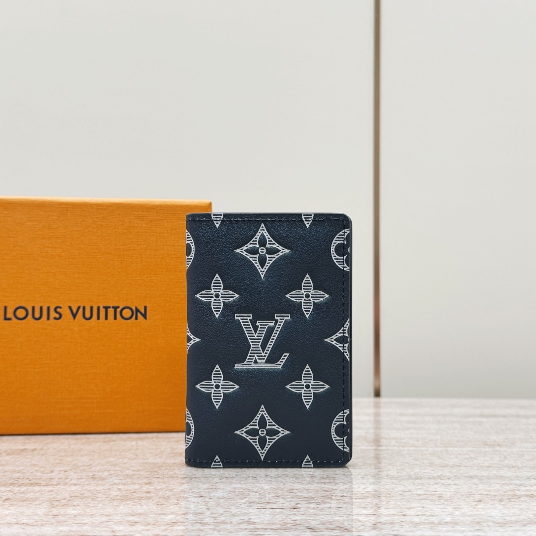 루이비통 Louis Vuitton Passport Cover in Monogram Eclipse Canvas Black and gray