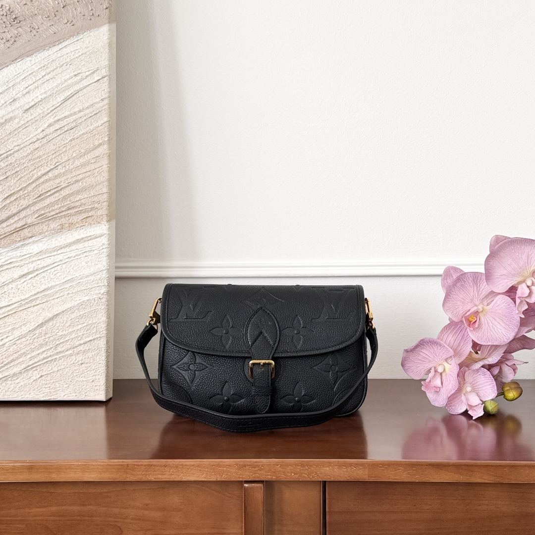 루이비통 Louis Vuitton Diane Monogram Empreinte Bag — Black