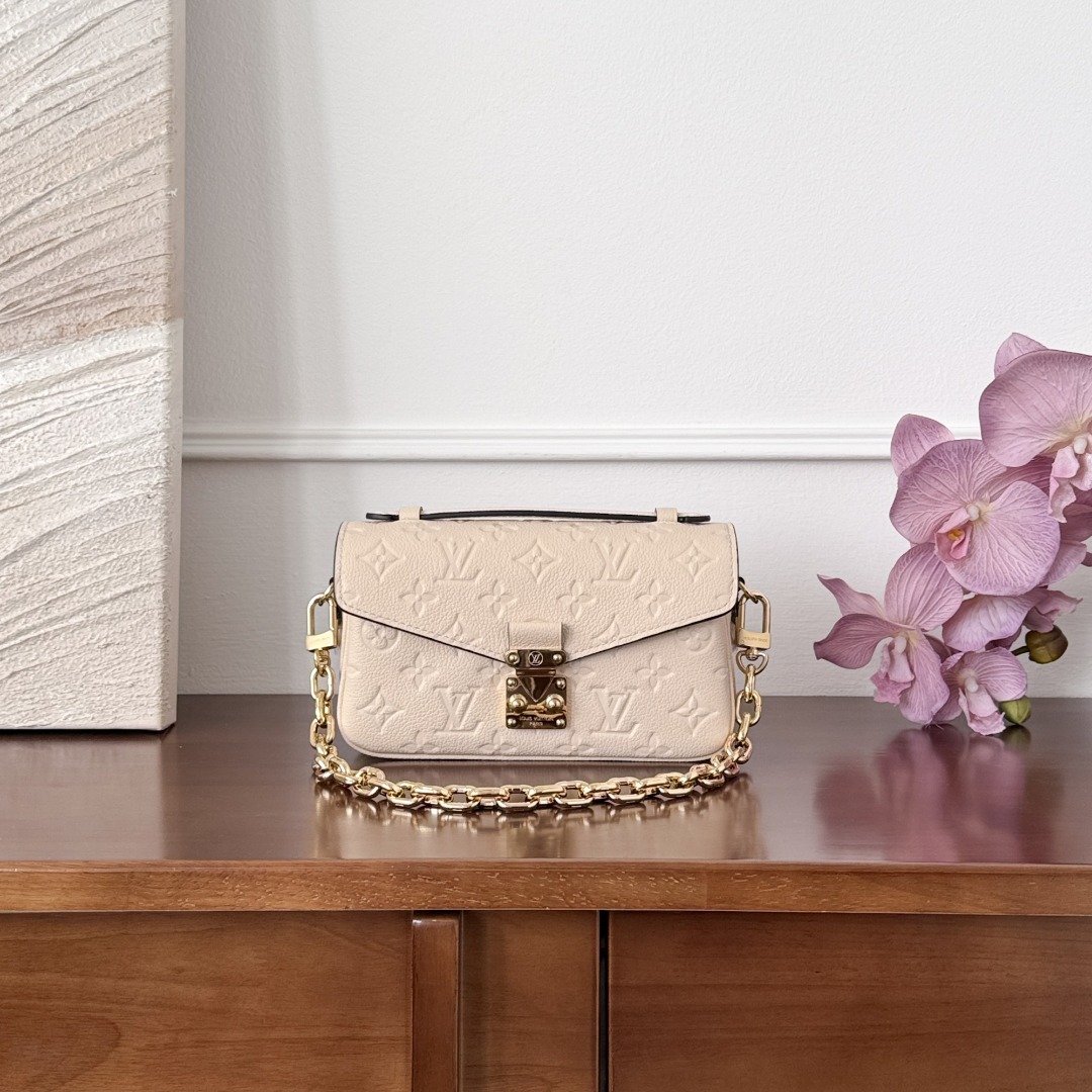 루이비통 Louis Vuitton Pochette Métis East West Monogram Empreinte Bag - Cream