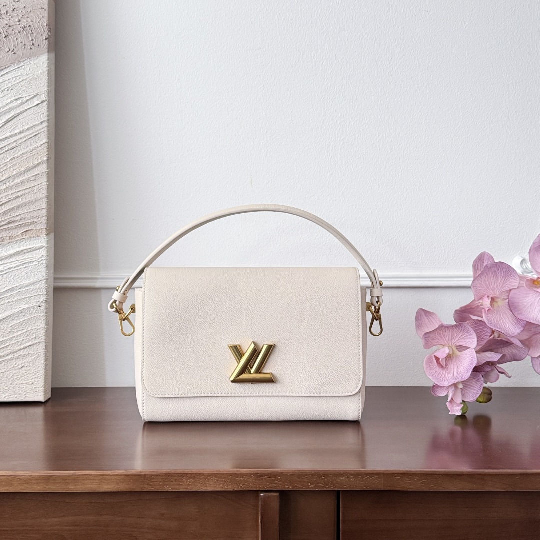 루이비통 Louis Vuitton Capucines Mini Bag Ivory