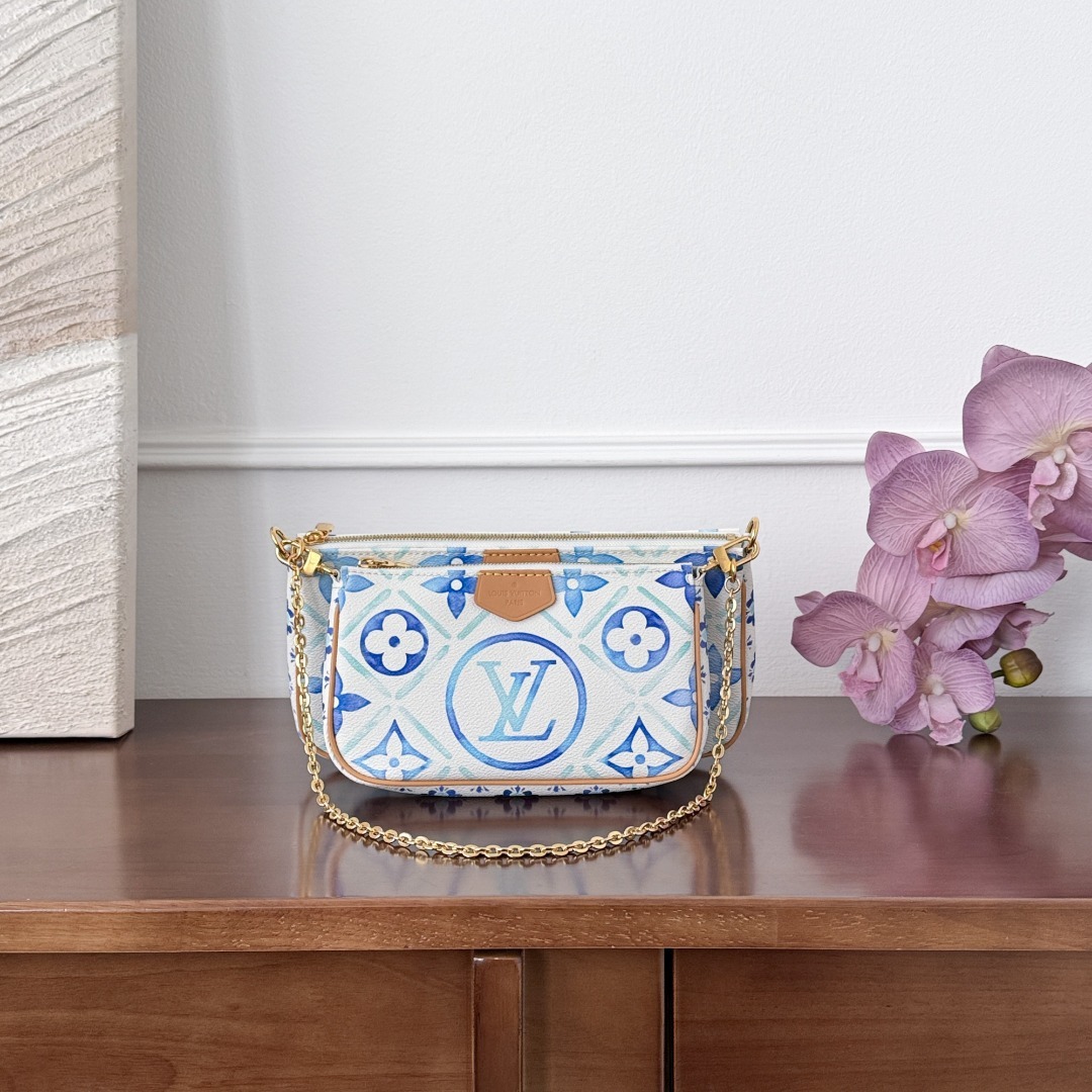 루이비통 Louis Vuitton Blue and White Monogram Mini Pochette