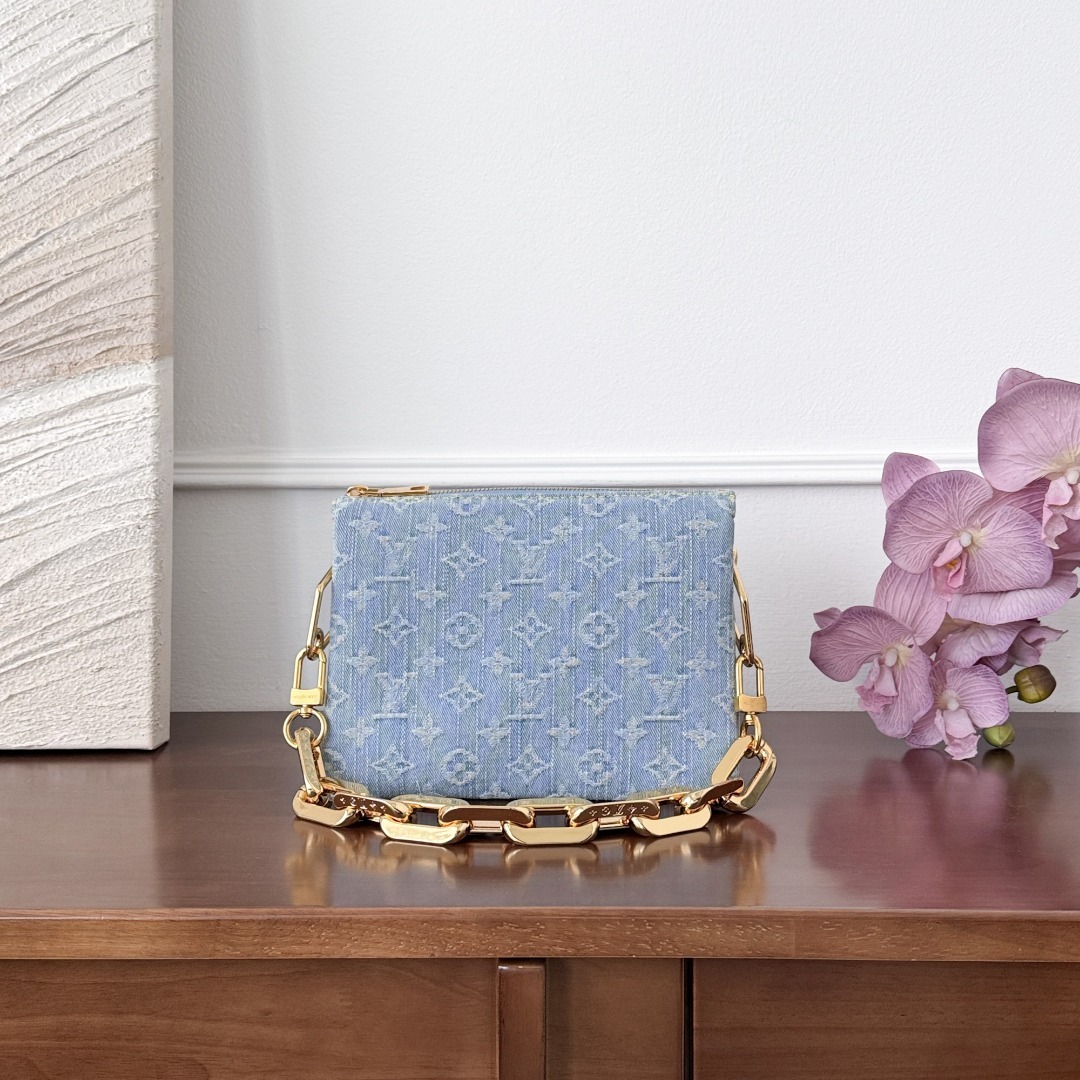 루이비통 Louis Vuitton Coussin BB Sky Blue Denim