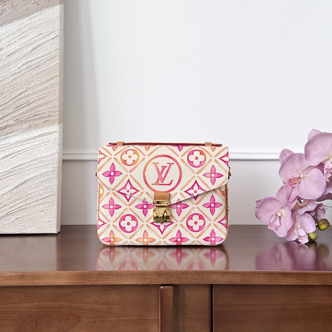루이비통 Louis Vuitton Pochette Métis Monogram Tiles Coral