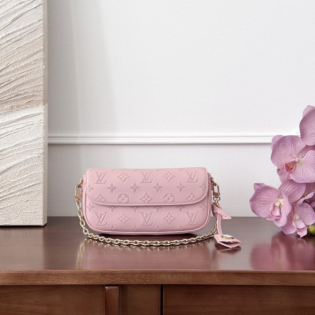 루이비통 Louis Vuitton Pink Monogram Empreinte Chain Pouch