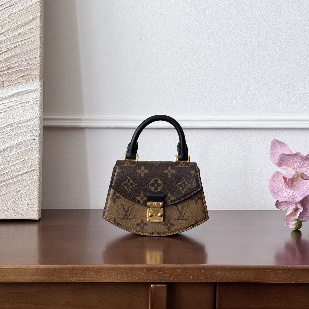 루이비통 Louis Vuitton Monogram Mini Trunk-Style Top Handle Bag in Brown