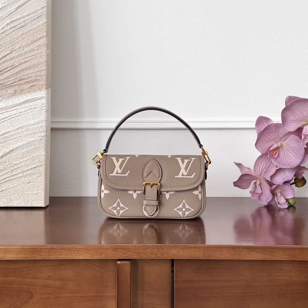 루이비통 Louis Vuitton Nano Diane Monogram Empreinte Leather Bag Tourterelle Beige/Cream