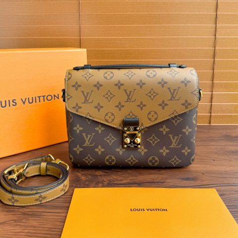 루이비통 Louis Vuitton Pochette Métis Monogram Reverse Brown