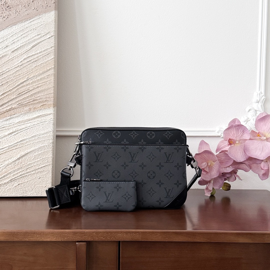 루이비통 Louis Vuitton Trio Messenger Bag in Monogram Eclipse Reverse Gray and black