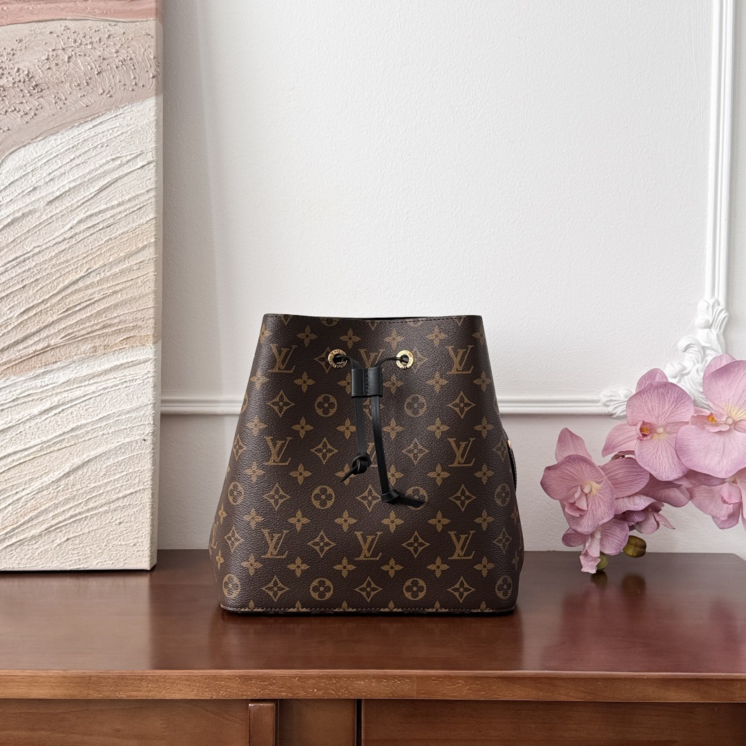 루이비통 Louis Vuitton NéoNoé MM Monogram Bucket Bag Brown and Black