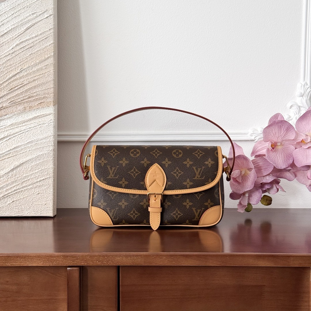 루이비통 Louis Vuitton Diane Monogram Shoulder Bag Brown Monogram
