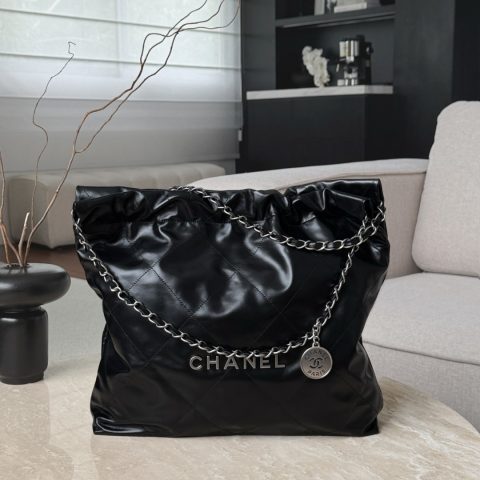 샤넬 CHANEL Black Quilted Crumpled Leather Chain Tote