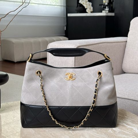 샤넬 CHANEL Quilted Two-Tone Hobo Bag — Light Gray and Black