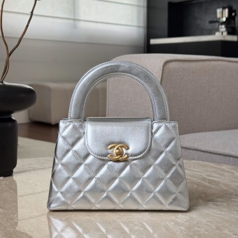 샤넬 CHANEL Silver Quilted Mini Shopping Bag