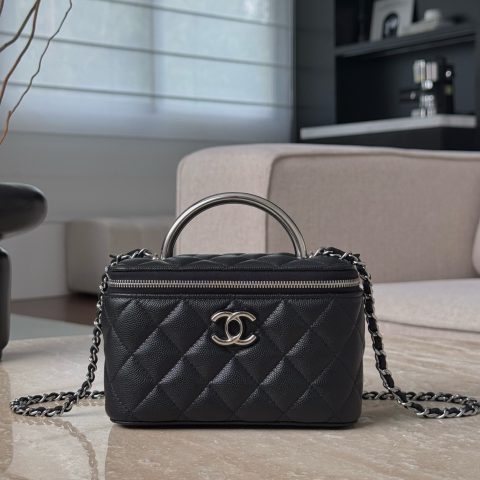 샤넬 Chanel Quilted Top Handle Vanity Case with Chain – Black
