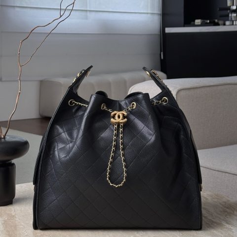 샤넬 CHANEL Quilted Drawstring Hobo Bag - Black