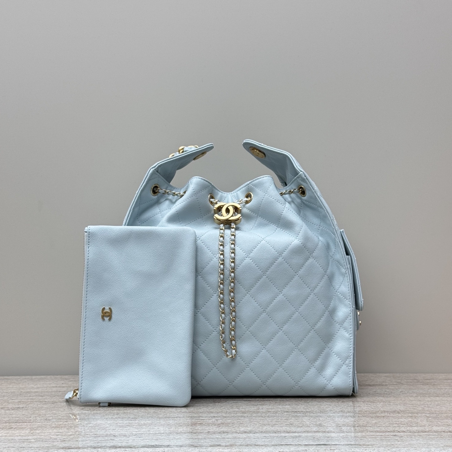 샤넬 Chanel 25 Hobo Bag in Light Blue