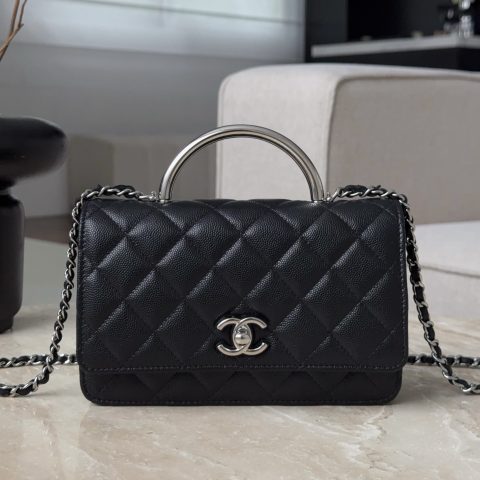 샤넬 Chanel Black Quilted Flap Bag with Top Handle