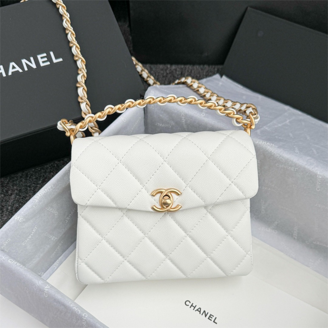 샤넬 CHANEL White Quilted Mini Flap Bag with Top Handle