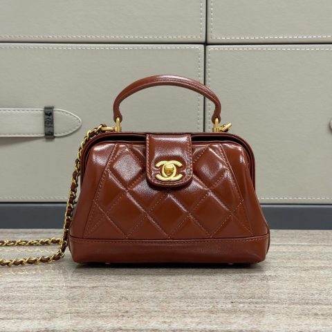 샤넬 Chanel Quilted Top Handle Doctor Bag – Brown