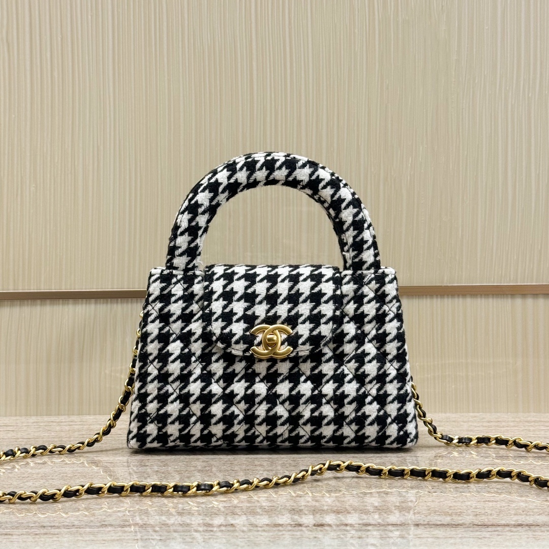 샤넬 Chanel Small Kelly Shopper in Black and White Houndstooth Tweed