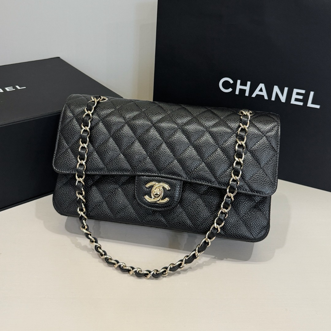 샤넬 Chanel Classic Flap Bag, Black