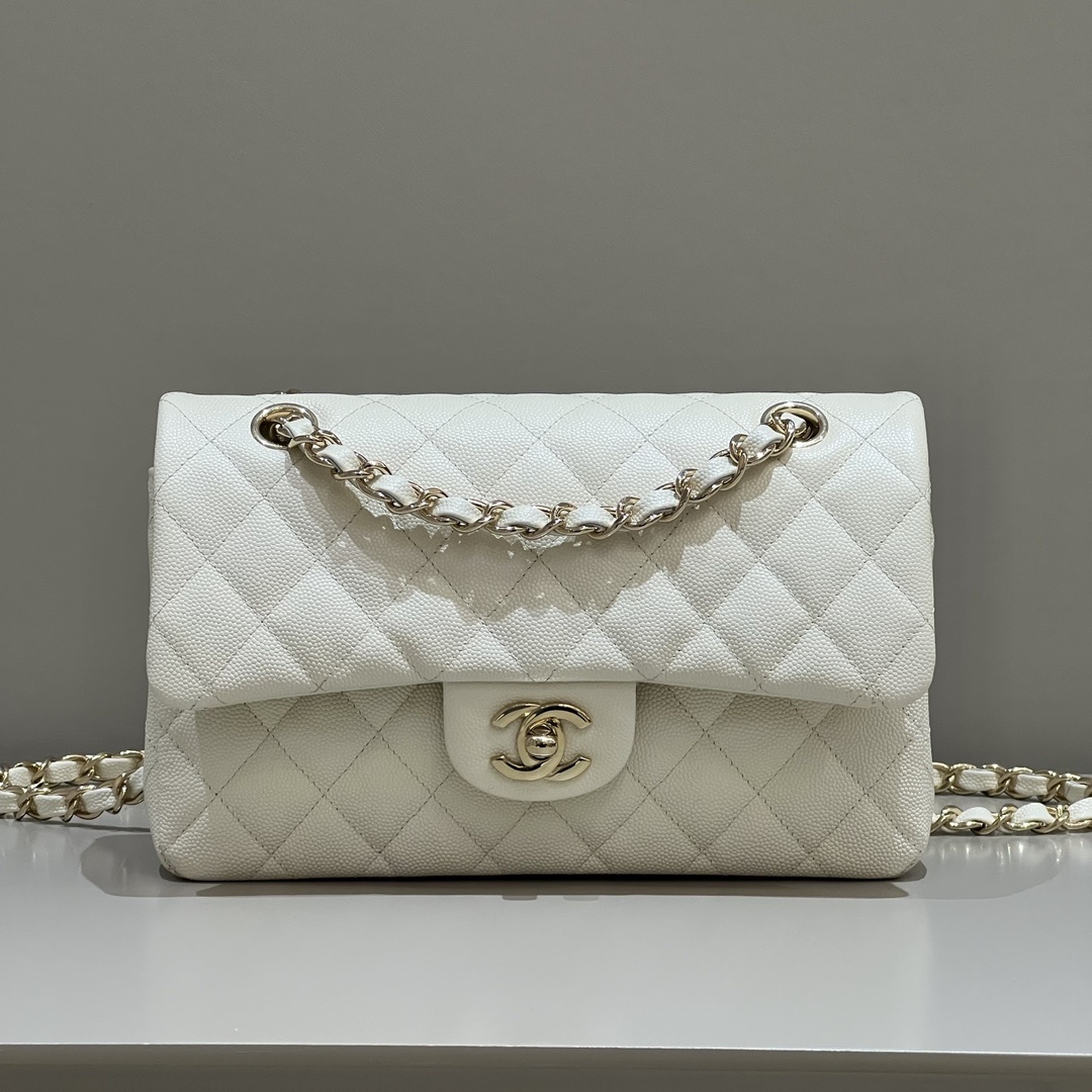샤넬 Chanel Small Classic Handbag in White Grained Calfskin
