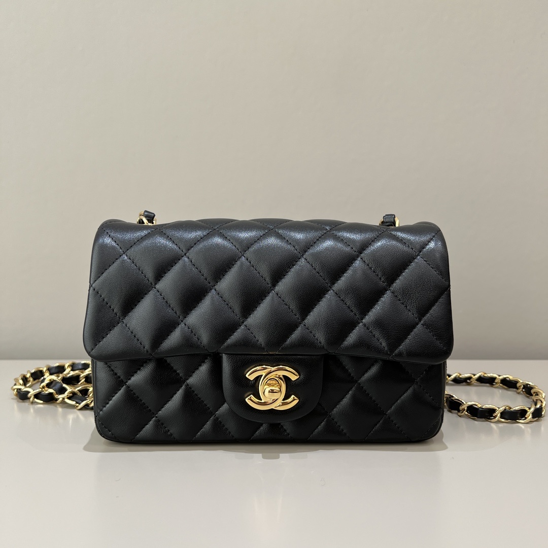 샤넬 CHANEL Classic 11.12 Handbag Black