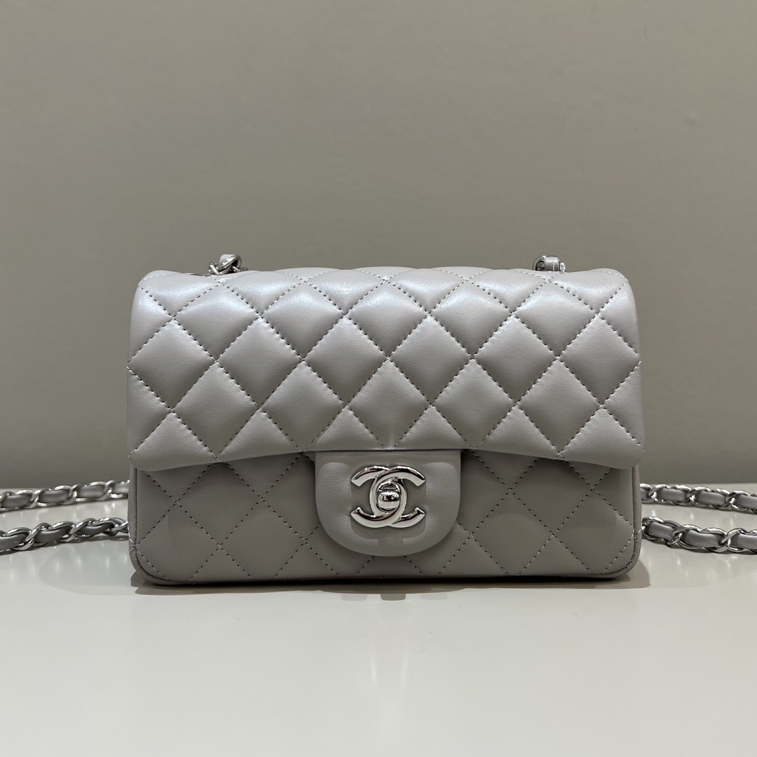 샤넬 Chanel Classic Flap Bag Light gray