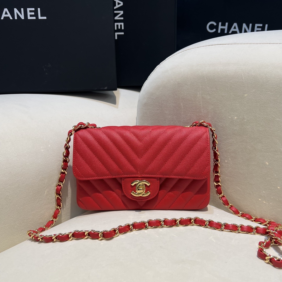 샤넬 CHANEL Mini Classic Flap Bag in Red