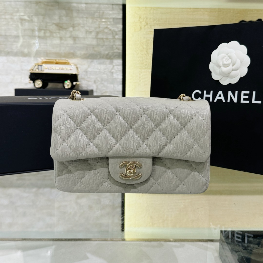 샤넬 Chanel Mini Classic Flap Bag in Light Gray