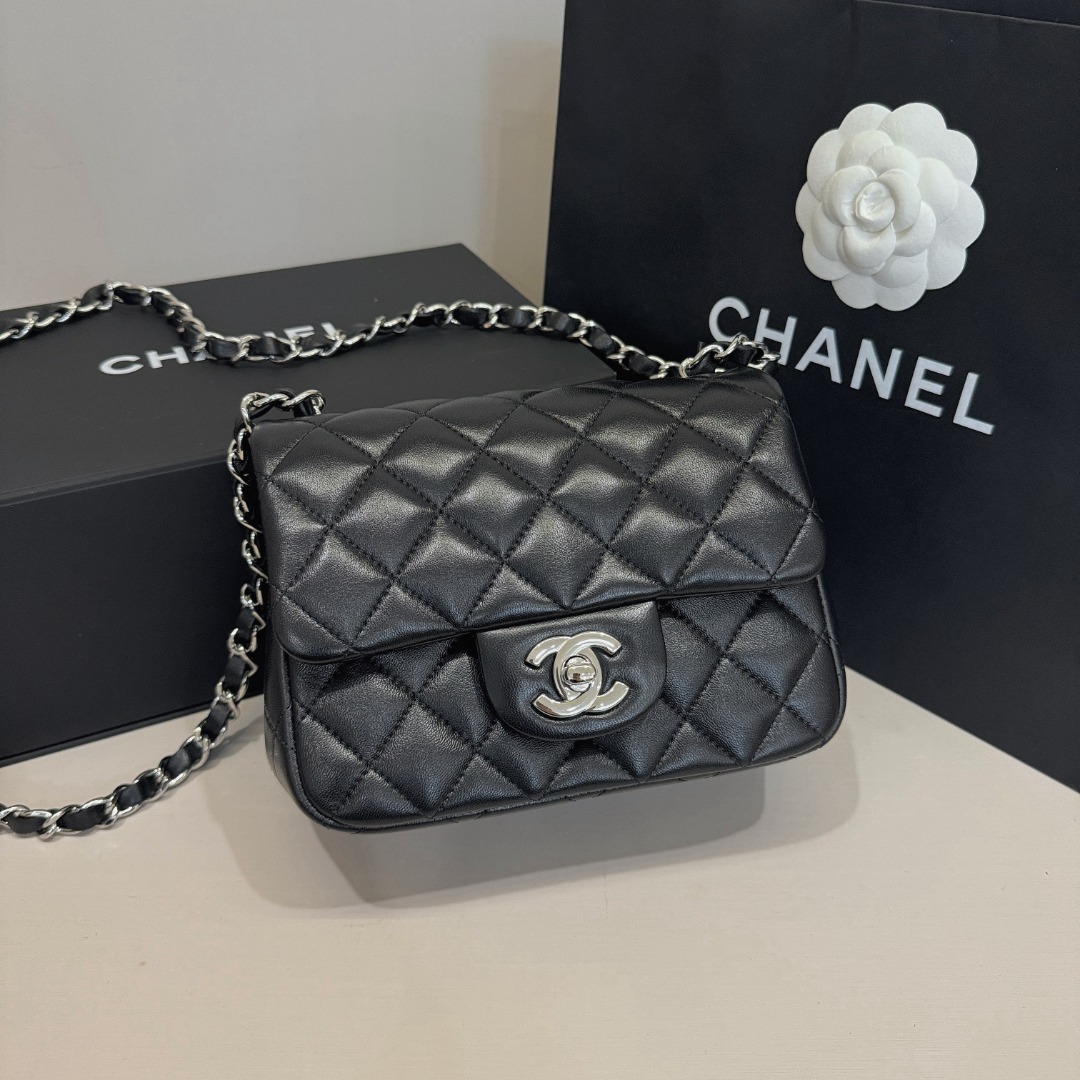 샤넬 Chanel Classic Mini Square Flap Bag Black
