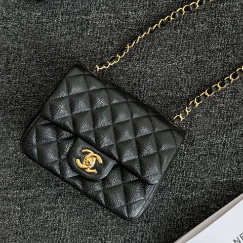 샤넬 Chanel Mini Classic Flap Bag in Black Grained Calfskin with Gold-Tone Metal