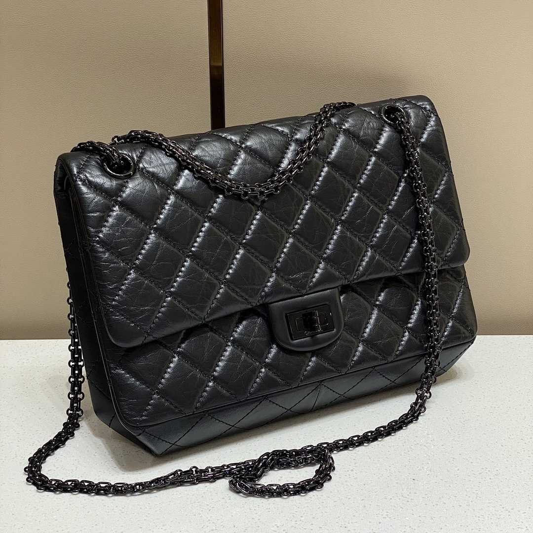 샤넬 Chanel Large 2.55 Reissue Handbag in Black