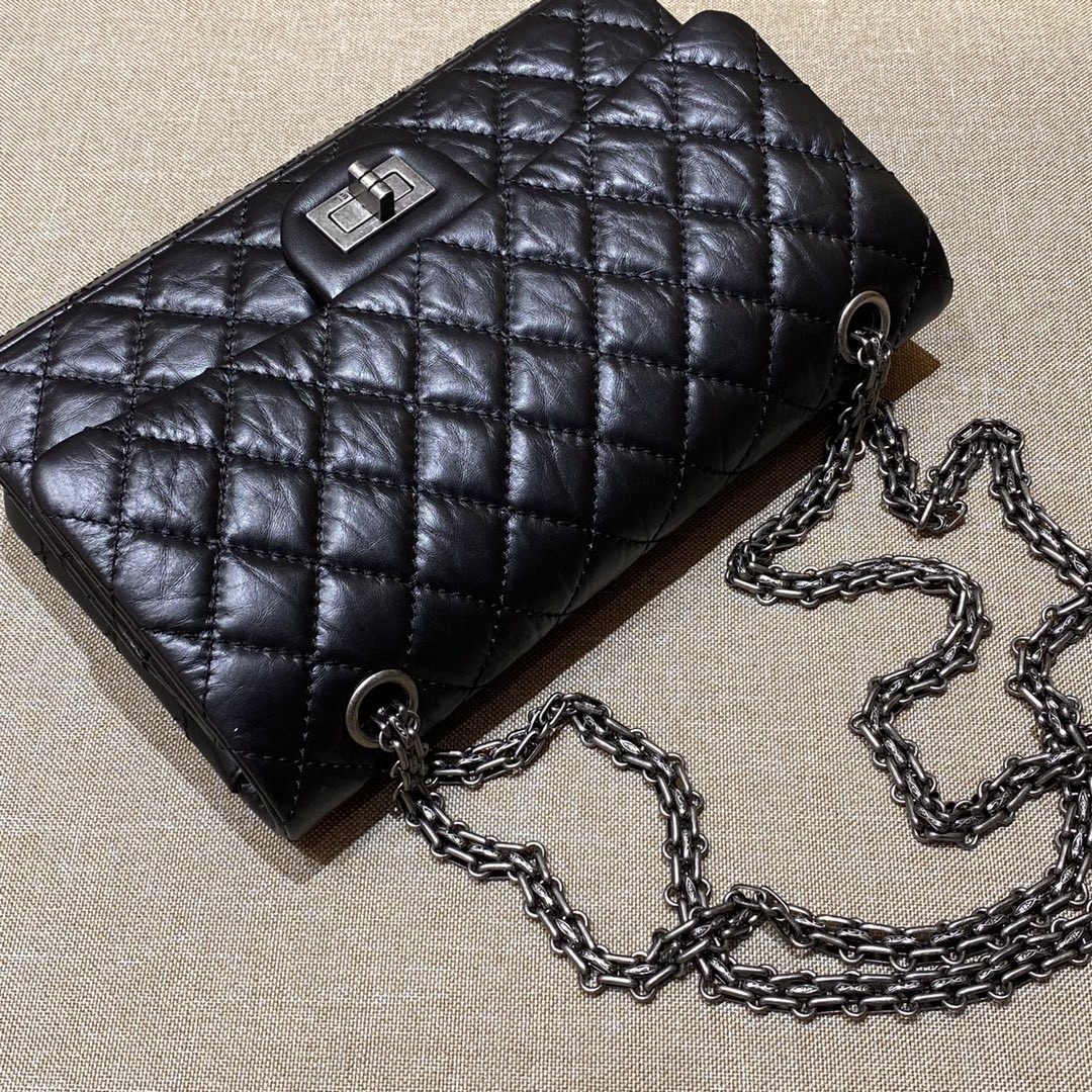 샤넬 Chanel 2.55 Reissue Quilted Flap Bag - Black